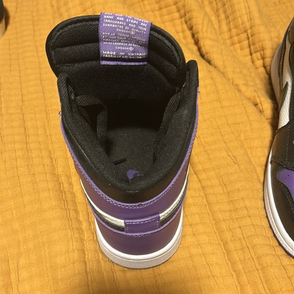 Men’s Jordan Mids - Picture 3 of 4